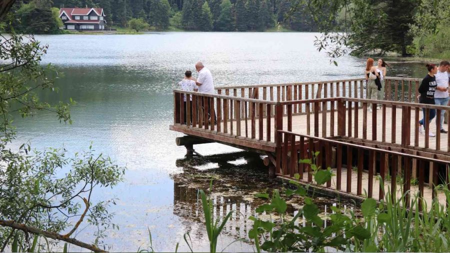 Tatilciler Glck Tabiat Park'na akn etti