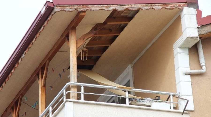 Tavanı tamir etmek isterken balkondan düştü