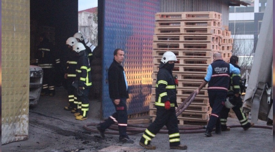 Tekirda'da kereste deposunda yangn