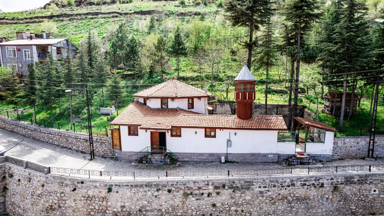 Tokat’ta 660 yıllık Ahi Paşa Camii göz kamaştırıyor