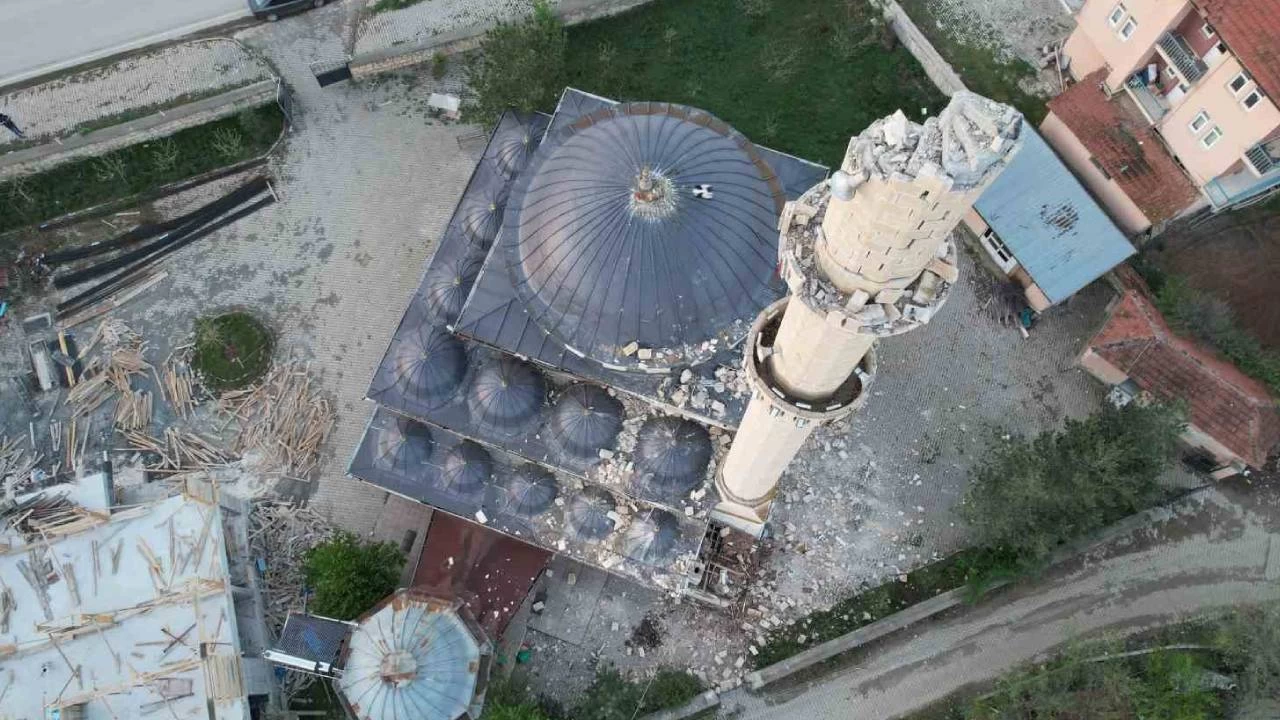 Tokat'ta depremin izleri gün ağarınca ortaya çıktı