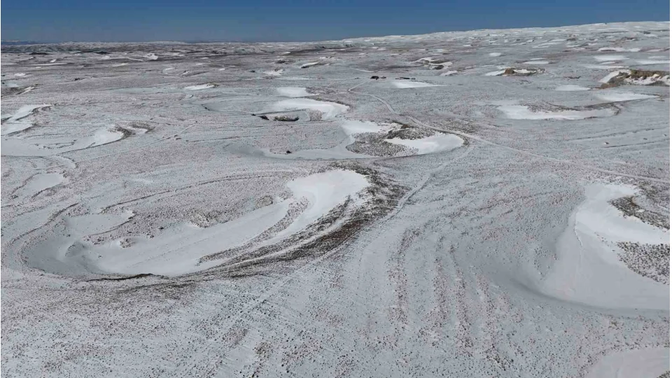 Toroslar'da obruklar karla doldu