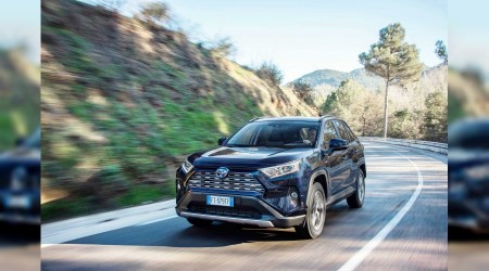 Toyota, RAV4'ü baştan aşağı yeniledi