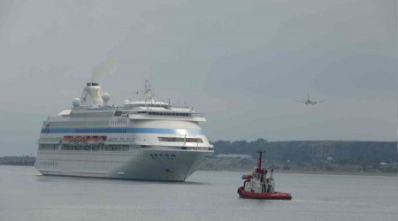 Trabzon Liman 5 yl aradan sonra ilk kez bir Kruvaziyer gemisini arlad