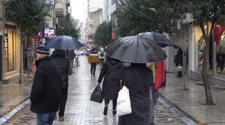 Trakya'da sağanak yağış etkili oluyor