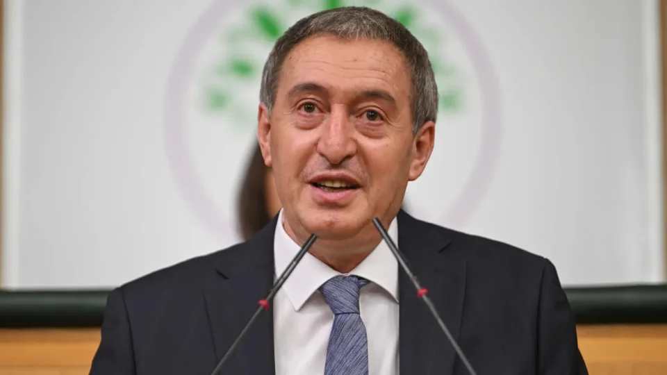 Tuncer Bak�rhan'dan �er�eve yasa a��klamas�: Her �ey de�il ama �ok �nemli bir a�ama