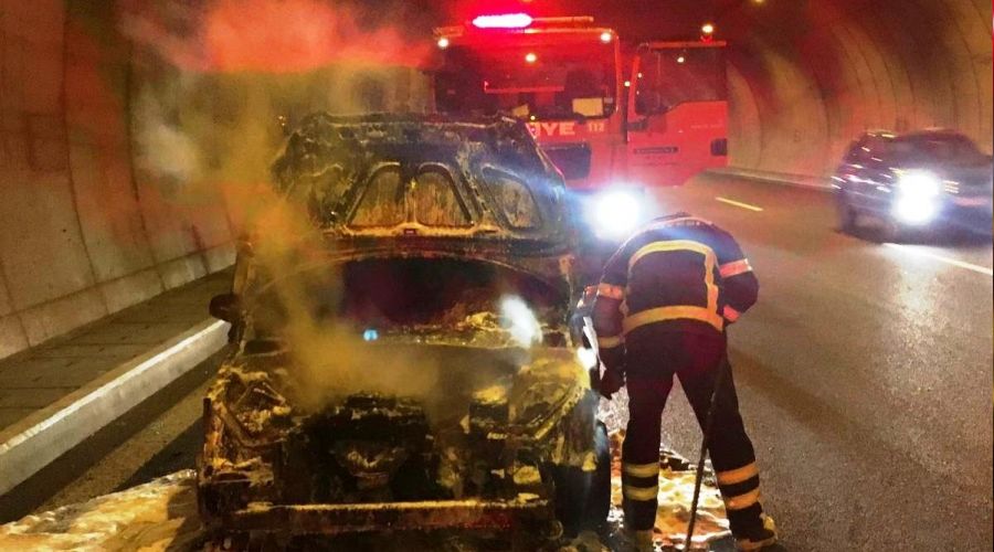 T�nelin i�inde otomobil yand�