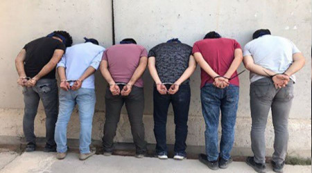 Türk bayrağını indirmeye çalışan 6 kişi yakalandı