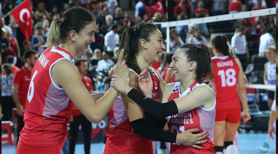 Türkiye filede final peşinde