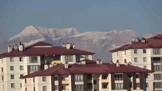 Trkiye'nin 2. zirvesine mevsimin ilk kar dt