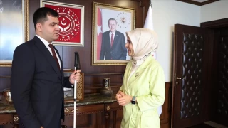 Trkiye'nin ilk grme engelli hakimi grevine balad