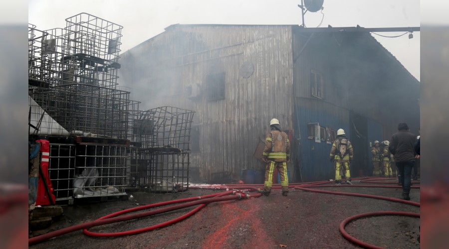 Tuzla'da fabrika yang�n�