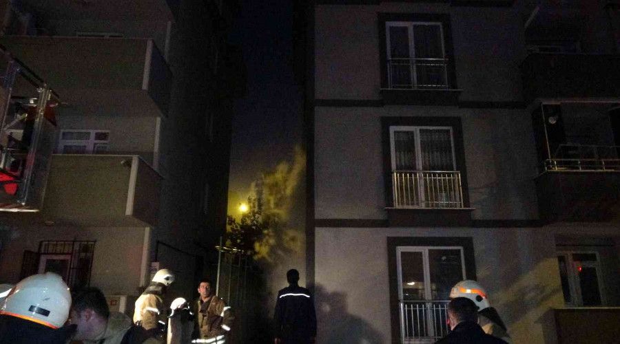 Tuzla'da yangında mahsur kalanları tır üzerinden kurtarma anları kamerada