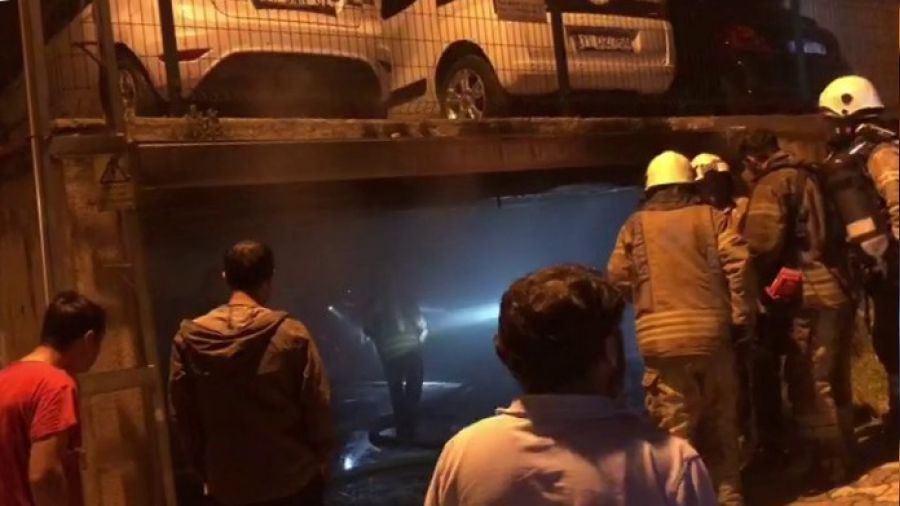 Ümraniye'de kapalı otoparkta yangın çıktı