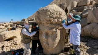 UNESCO Dünya Mirası Listesi’ndeki anıtsal heykeller, su ve zorlu iklim koşullarının yol açtığı tahribata karşı özgün görünümleri korunarak güçlendiriliyor