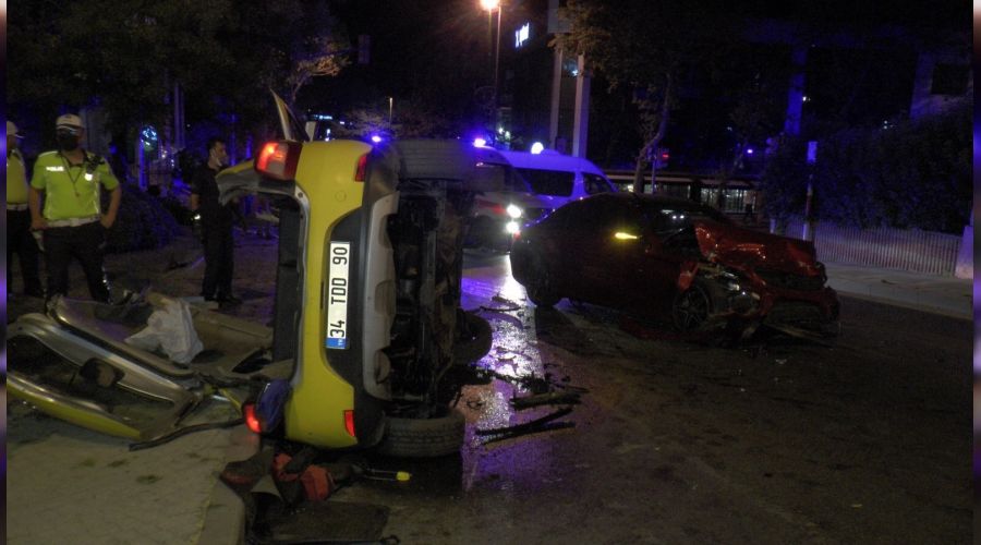 Üsküdar'da feci kaza: 1'i ağır, 3 yaralı