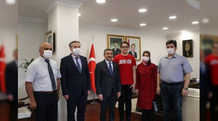Vali Atay, LGS Türkiye birincisini ağırladı