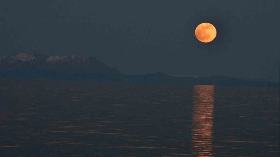 Van G�l�'nde b�y�leyici dolunay