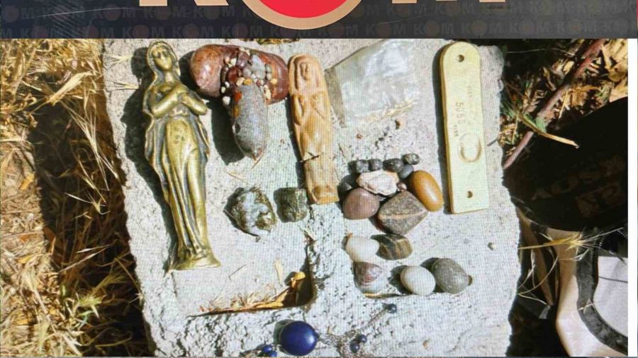 Van'da k�l�e alt�n ve Meryem Ana heykeli ele ge�irildi