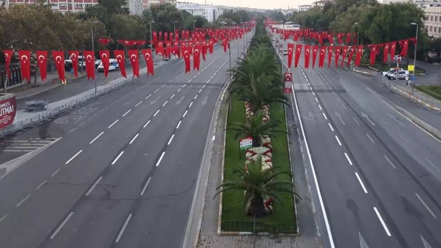 Vatan Caddesi ve ba�lant� yollar� trafi�e kapat�ld�
