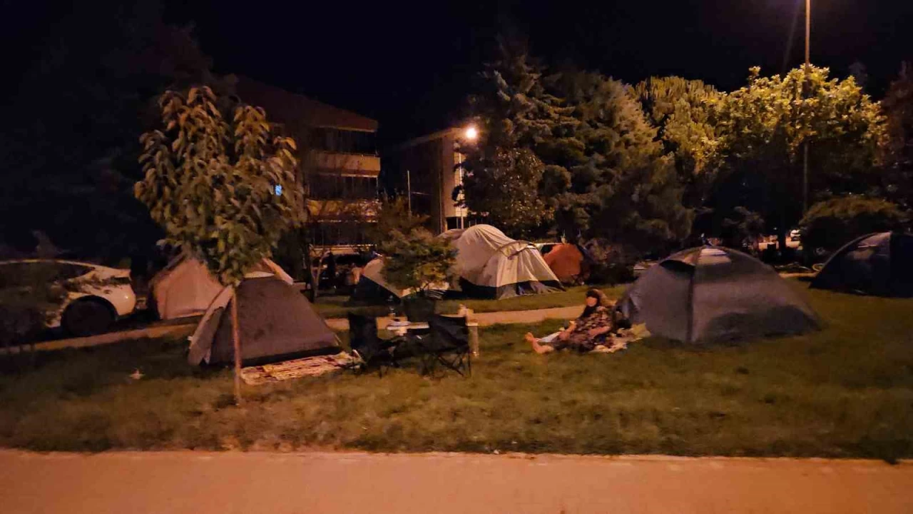 Vatanda�lar tedirgin... S�nd�rg�'da art��lar s�r�yor