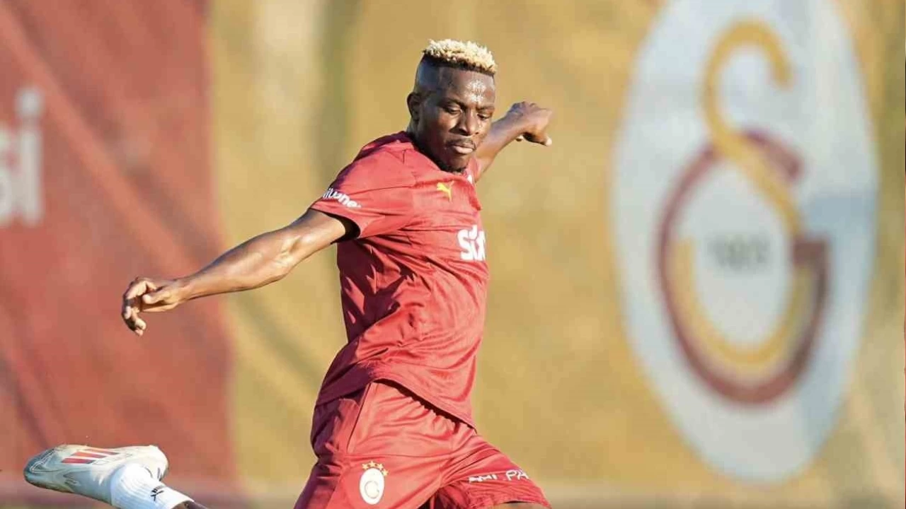 Victor Osimhen ilk antrenmanına çıktı
