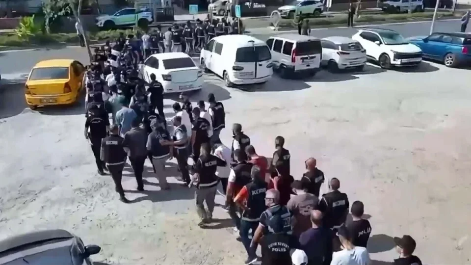 Vize dolandırıcılığı operasyonunda 42 şüpheli adliyeye sevk edildi