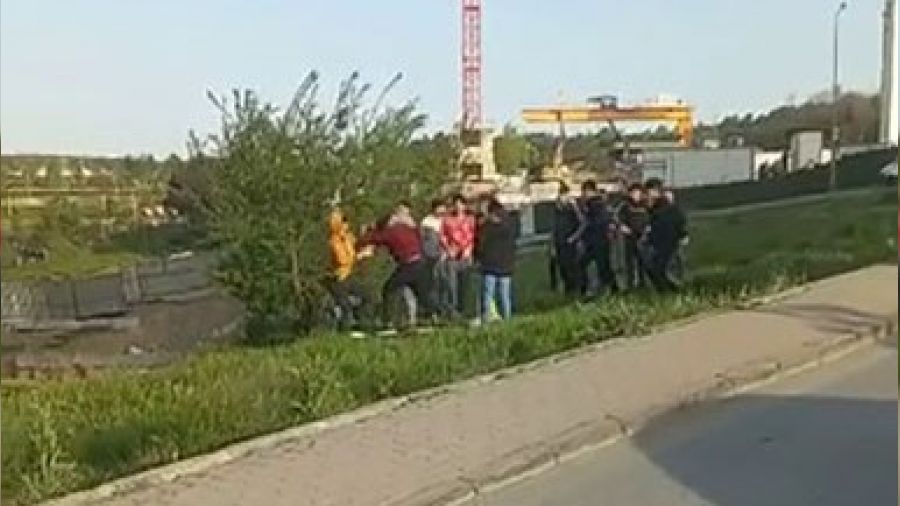 Yabanc uyruklular tekme tokat kavga etti