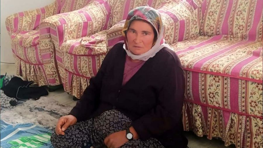 Yaşlı kadın traktörün altında can verdi