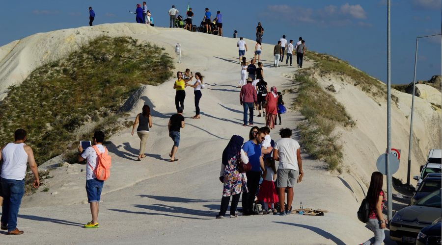 Yerli turistler c�mert davrand�