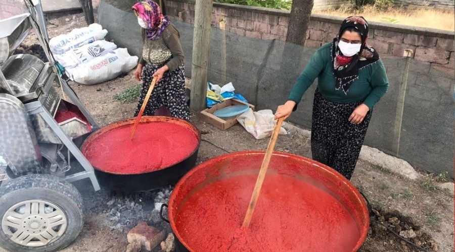 Yoğun 'salça' mesaisi