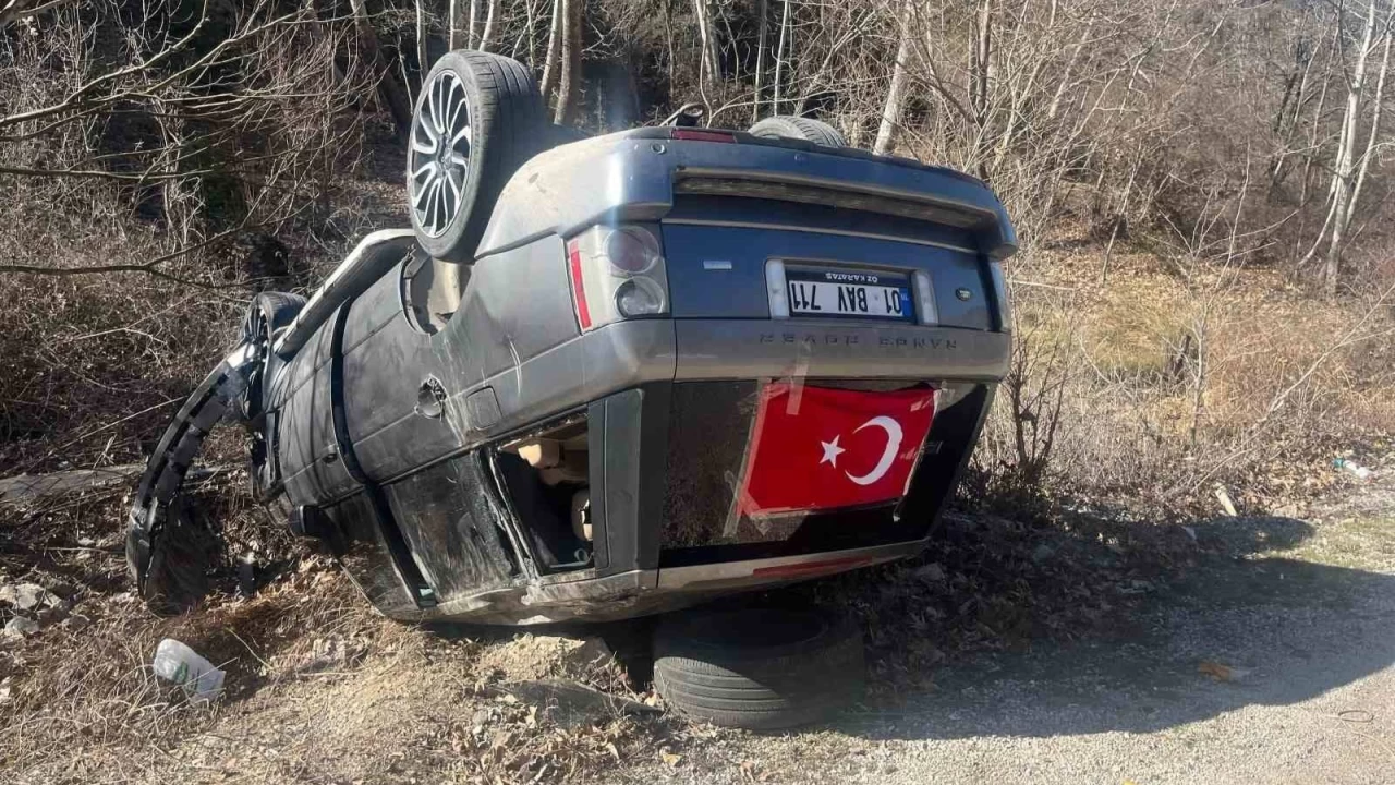 Yoldan çıkan cip ters döndü: 5 yaralı