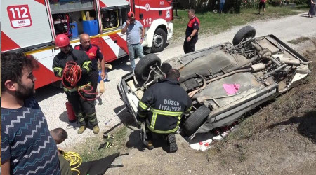 Yoldan çıkan otomobil ters döndü: 2 yaralı
