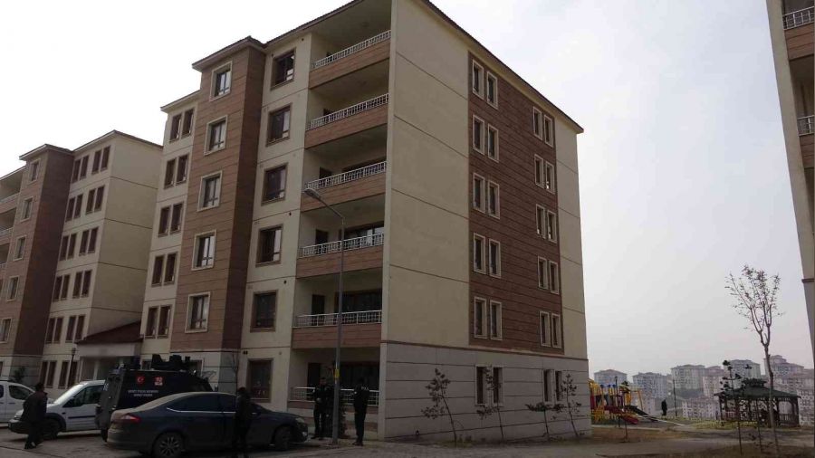 Yüksekova'da bir şahıs 6. kattan düşerek öldü