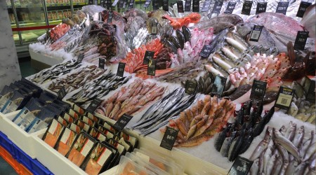 Zincir marketlerde reyonlar balık doldu