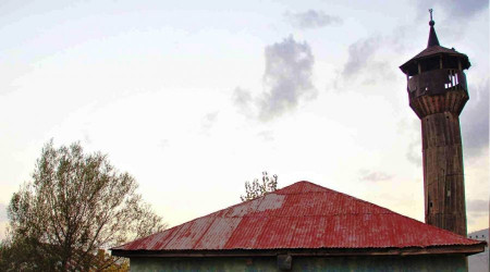 100 yıllık ahşap minareler zamana direniyor