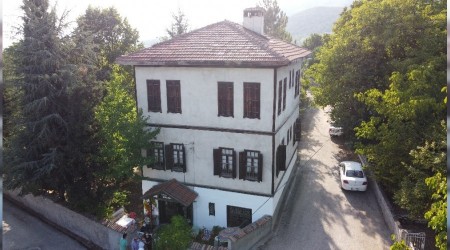 130 yıllık tarihi konağa 'En İyi Korunan Ev' plaketi