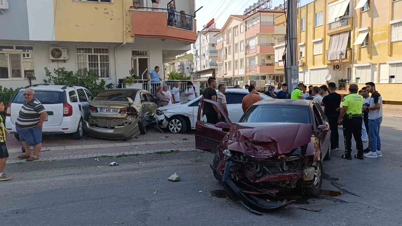 14 yaşındaki çocuk, 3 aracı hurdaya çevirdi