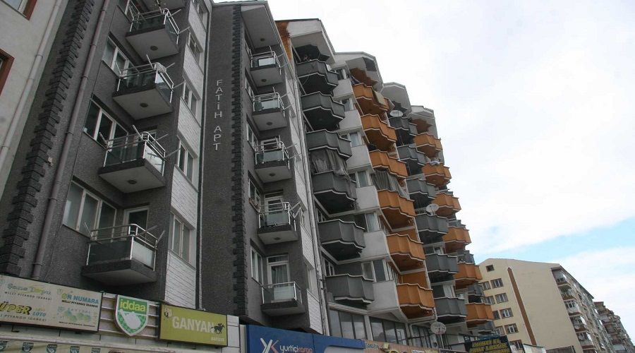 17 yaşındaki genç kız 7. kattan düştü