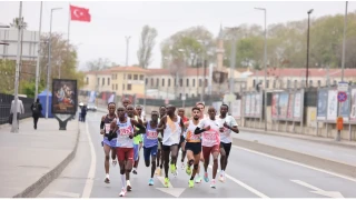   21. �stanbul Yar� Maratonu'nda kay�t rekoru k�r�ld�