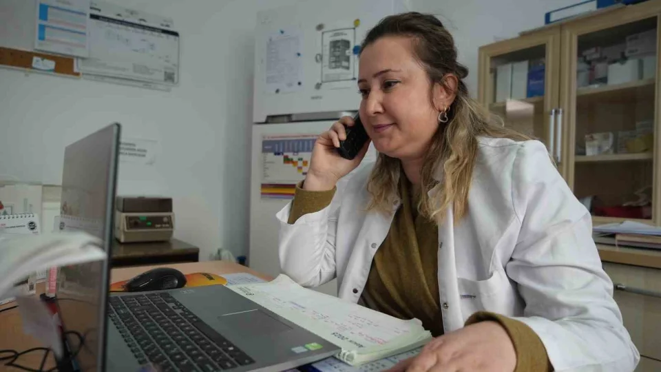 3 bin ki�iyi arayarak kanser taramas�na ikna etti