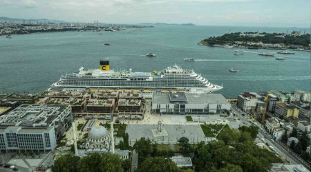 363 metre uzunluğunda 45 metre genişliğinde ve 22 katlı