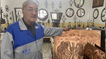 40 yıldan fazladır bakır dövüyor