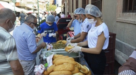 5 bin kişiye bedava balık ekmek dağıttı