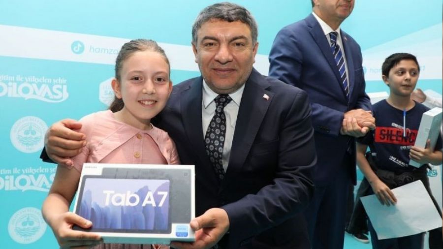 5. s�n�f ��rencileri tabletlerine kavu�uyor