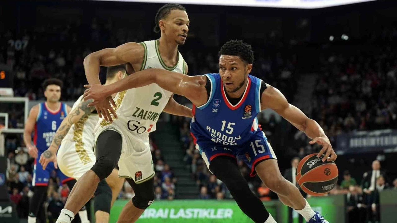 A. Efes, EuroLeague'de play-off'u garantiledi
