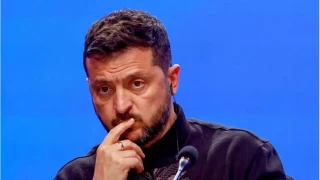  ABD'nin Ukrayna'ya istihbarat payla��m�n� durdurdu�u ayyuka ��karken, SpaceX�in de askeri Starlink terminallerinin h�z�n� k�s�tlad��� ve bu durumun cephedeki operasyonlar� sekteye u�ratt��� bildirildi