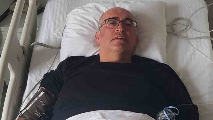 Açlık grevindeki doktor belediye önünde fenalaştı