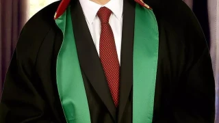  Adalet Bakan� Ak�n G�rlek, 31 avukat hakk�nda g�zalt� karar� verildi�ini, 39 farkl� avukatl�k b�rosunda arama ve el koyma i�lemi ba�lat�ld���n� duyurdu