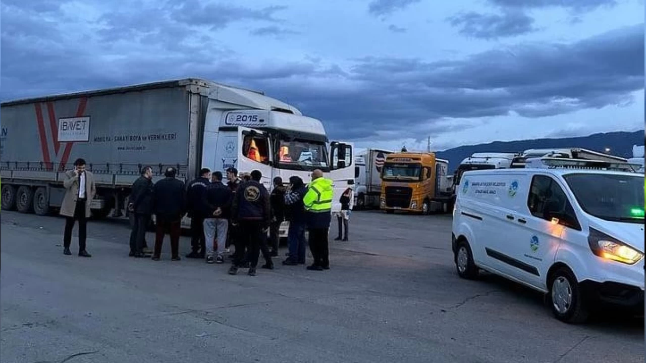 Adana'da tırın içinde erkek cesedi bulundu